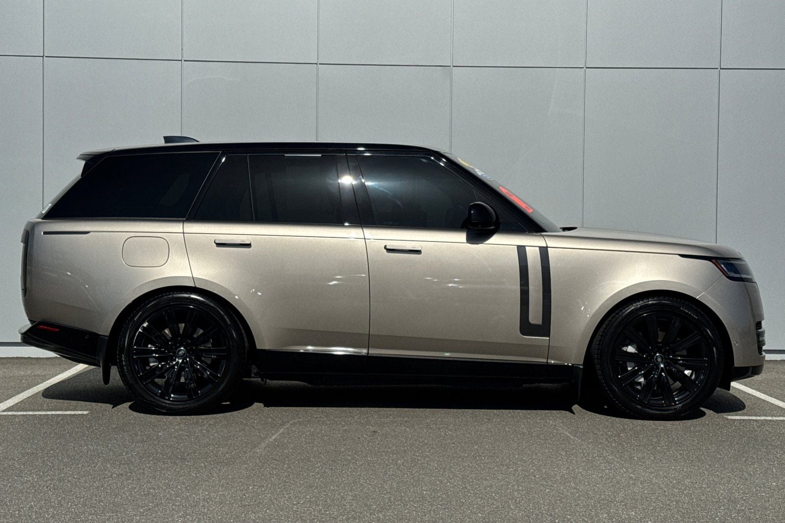 2025 Land Rover Range Rover Plug-In Hybrid SE