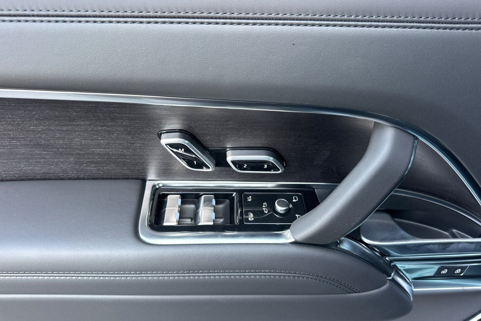 2026 Land Rover Range Rover Plug-In Hybrid SE