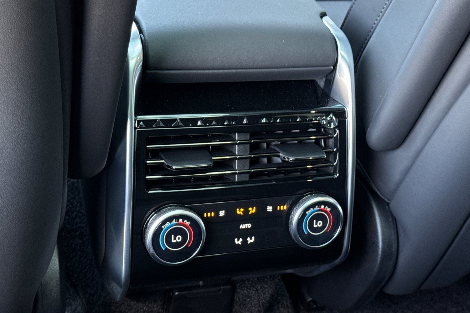 2026 Land Rover Range Rover Plug-In Hybrid SE