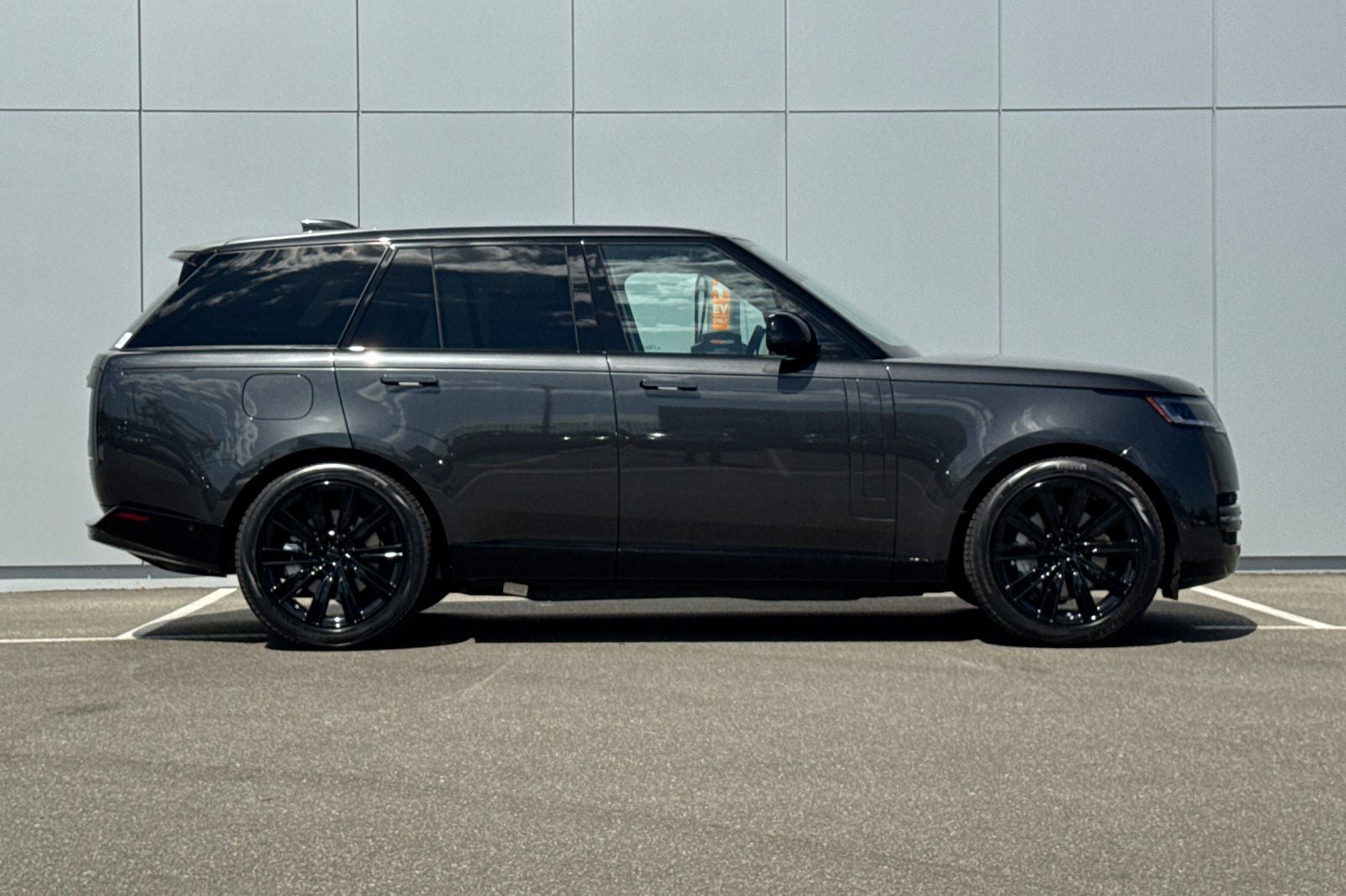 2026 Land Rover Range Rover Plug-In Hybrid SE