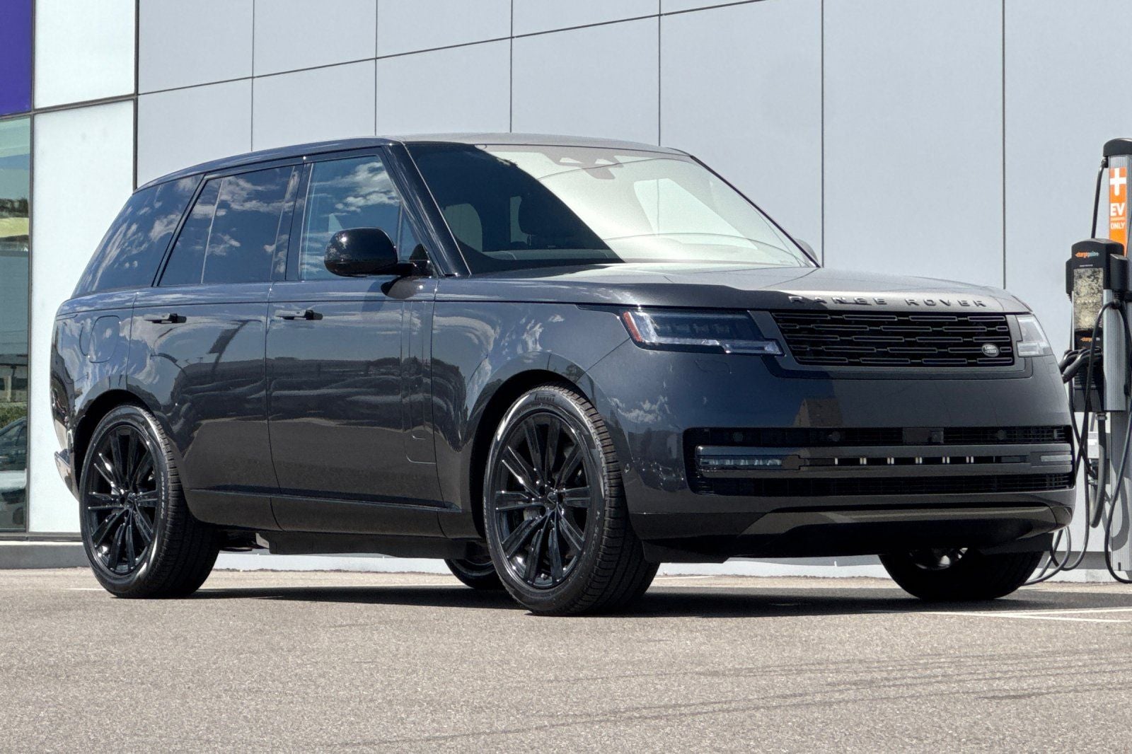 2026 Land Rover Range Rover Plug-In Hybrid SE