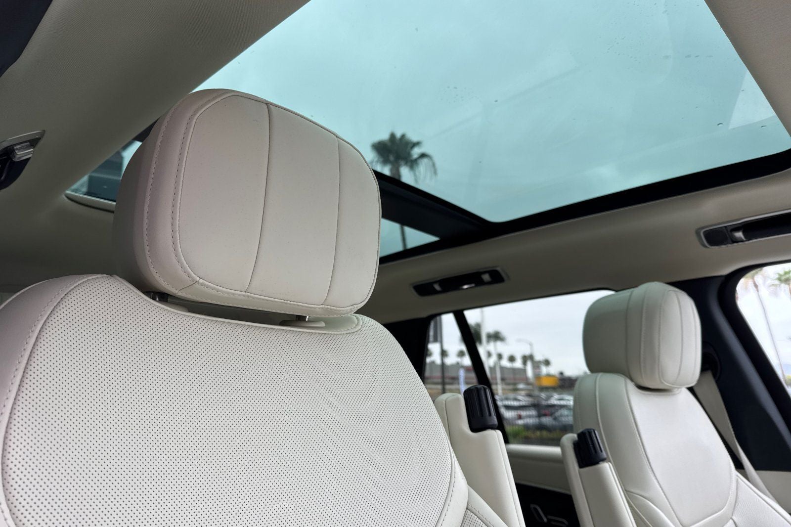 2025 Land Rover Range Rover SE
