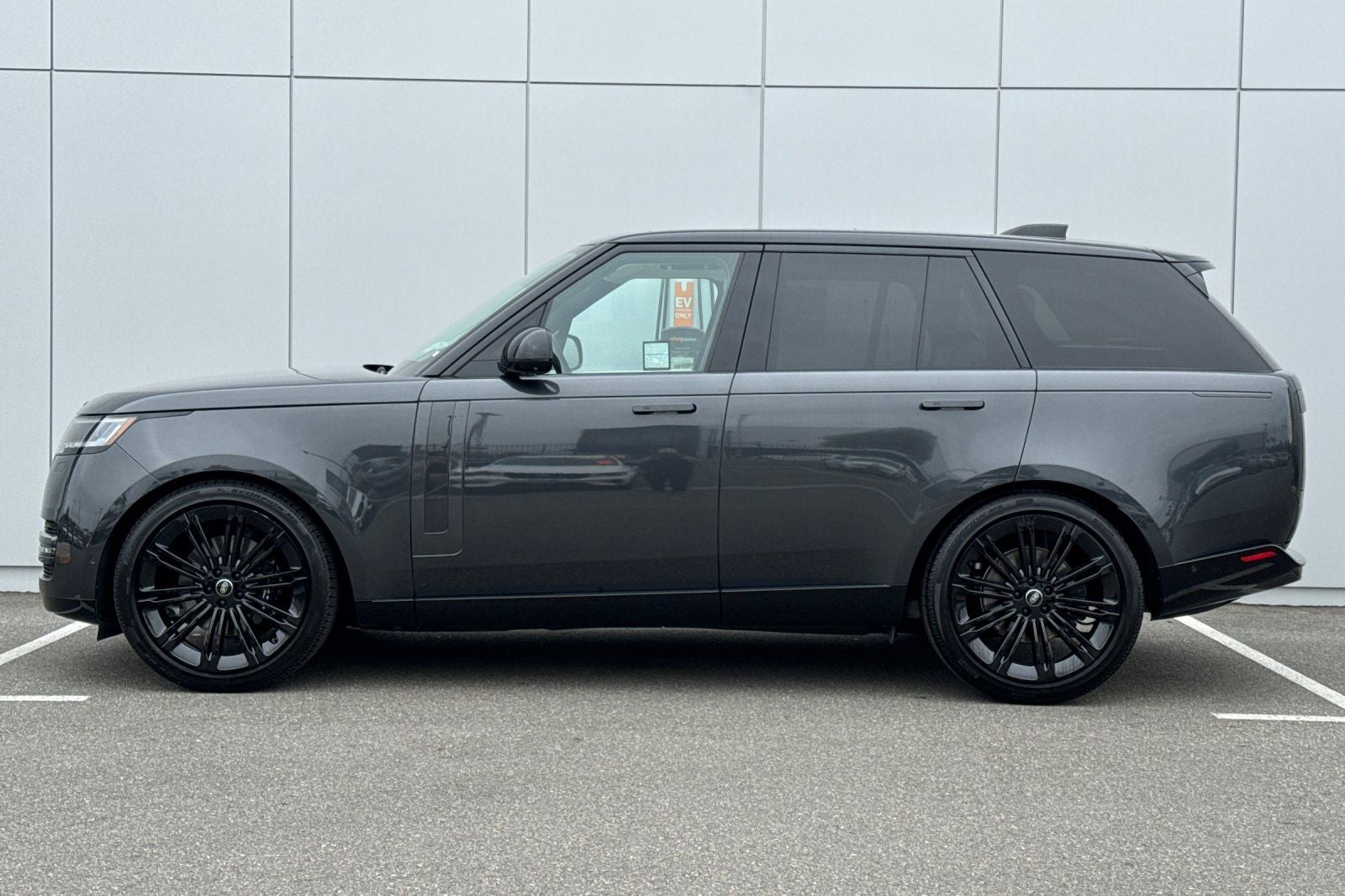 2025 Land Rover Range Rover SE