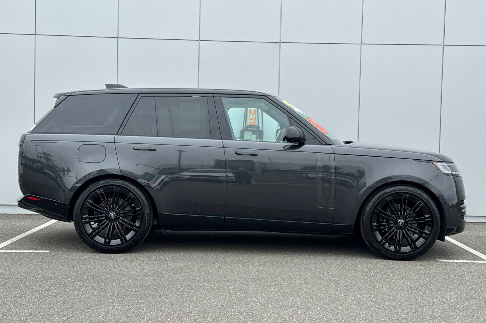2025 Land Rover Range Rover SE