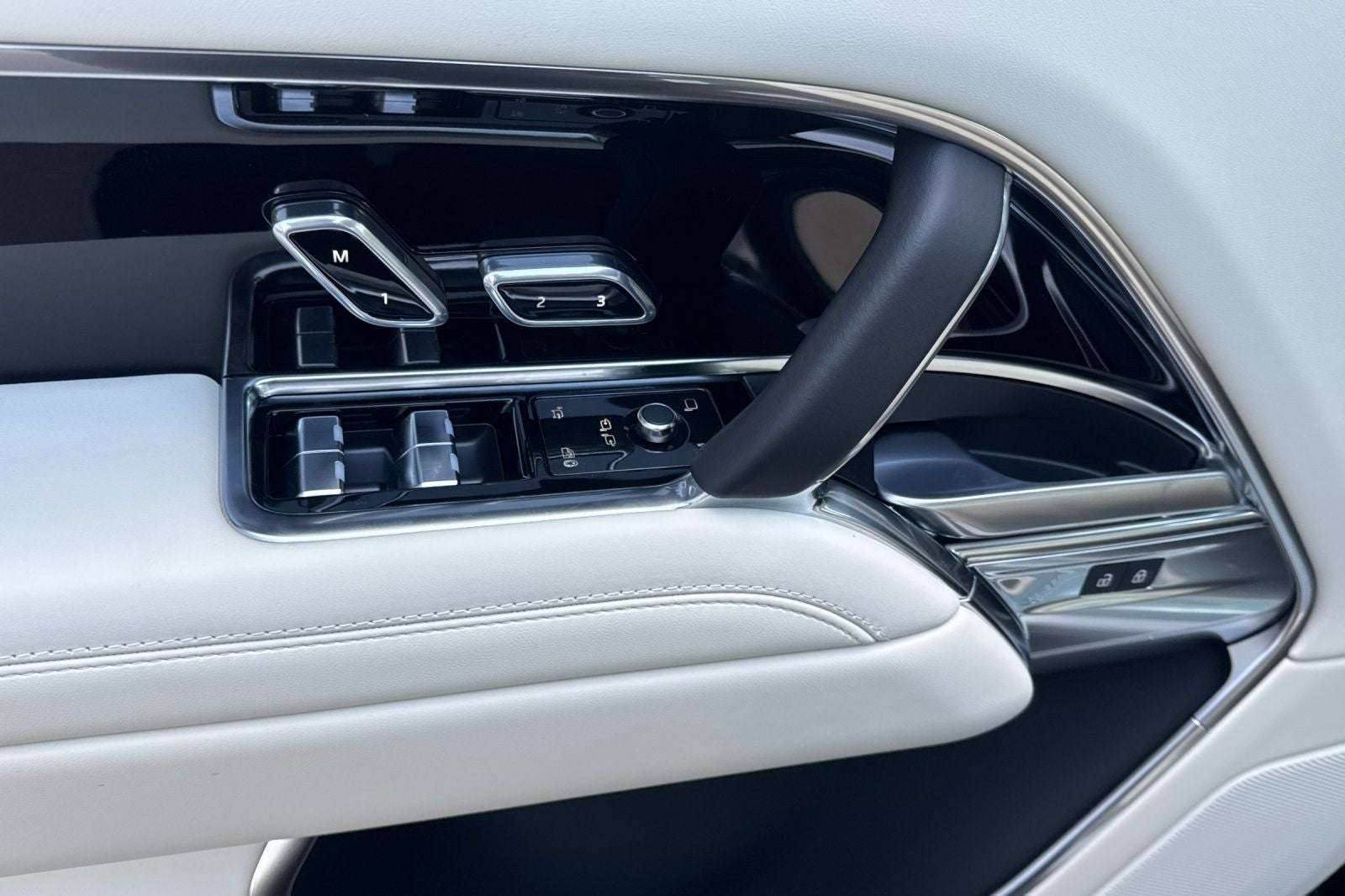 2026 Land Rover Range Rover SE