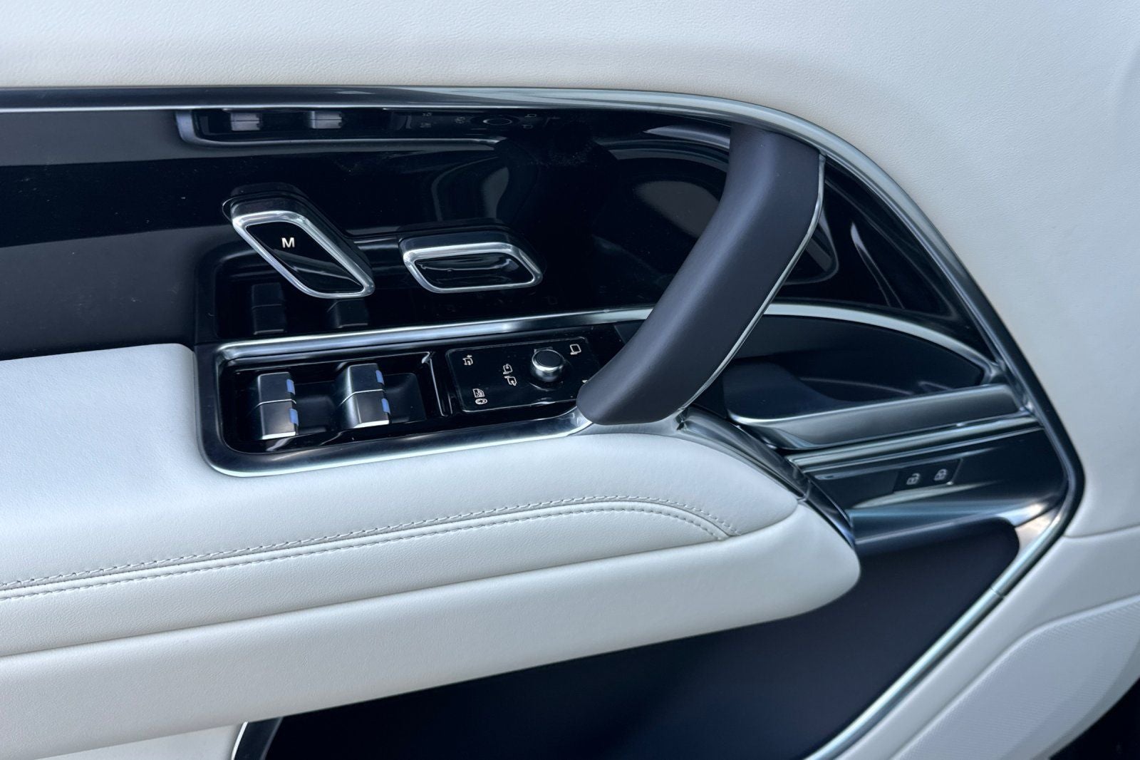 2026 Land Rover Range Rover SE