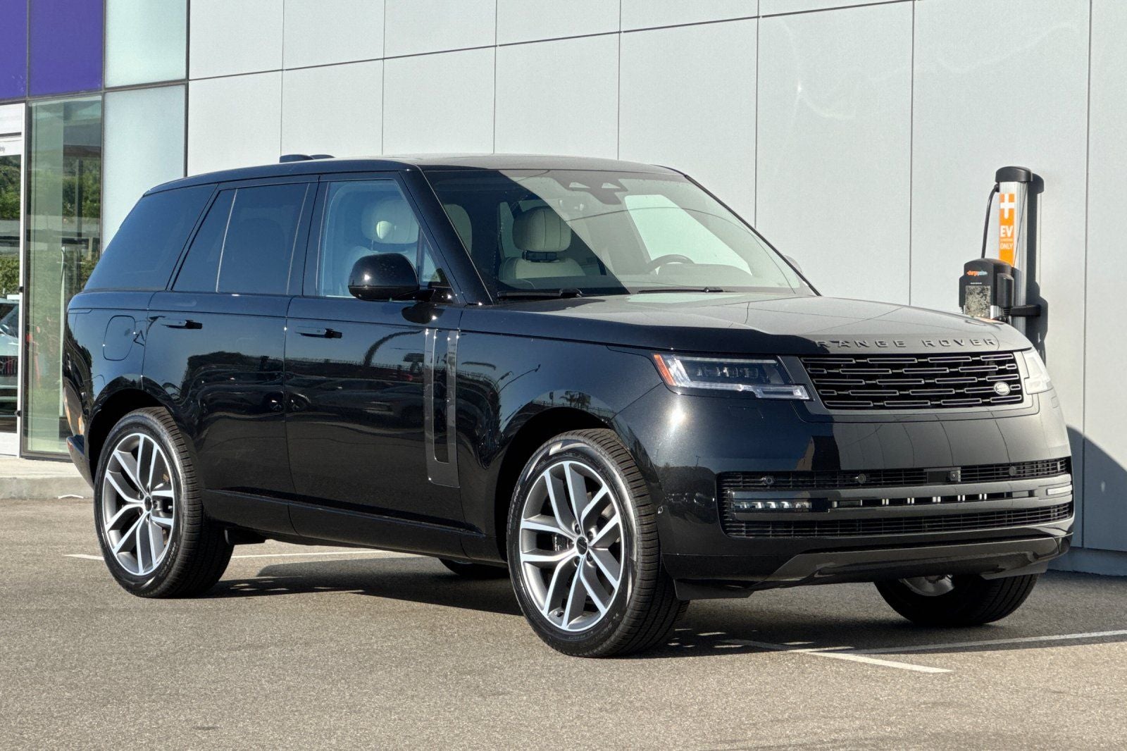 2026 Land Rover Range Rover SE