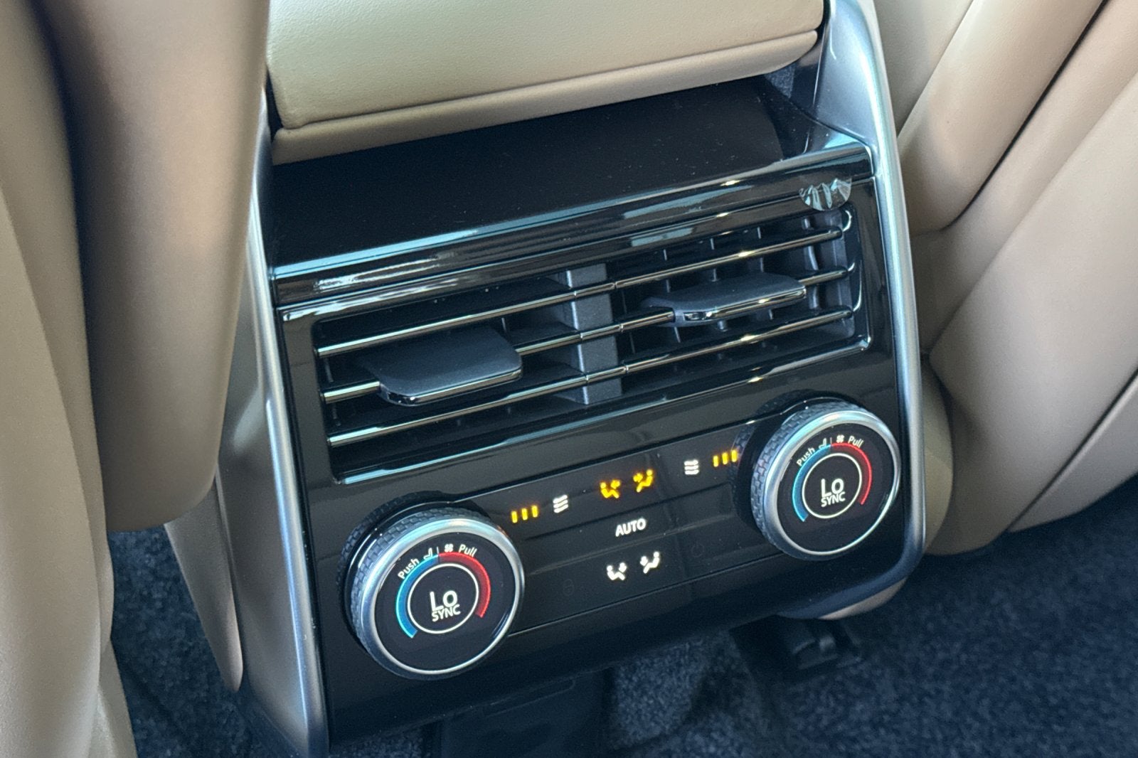 2027 Land Rover Range Rover SE