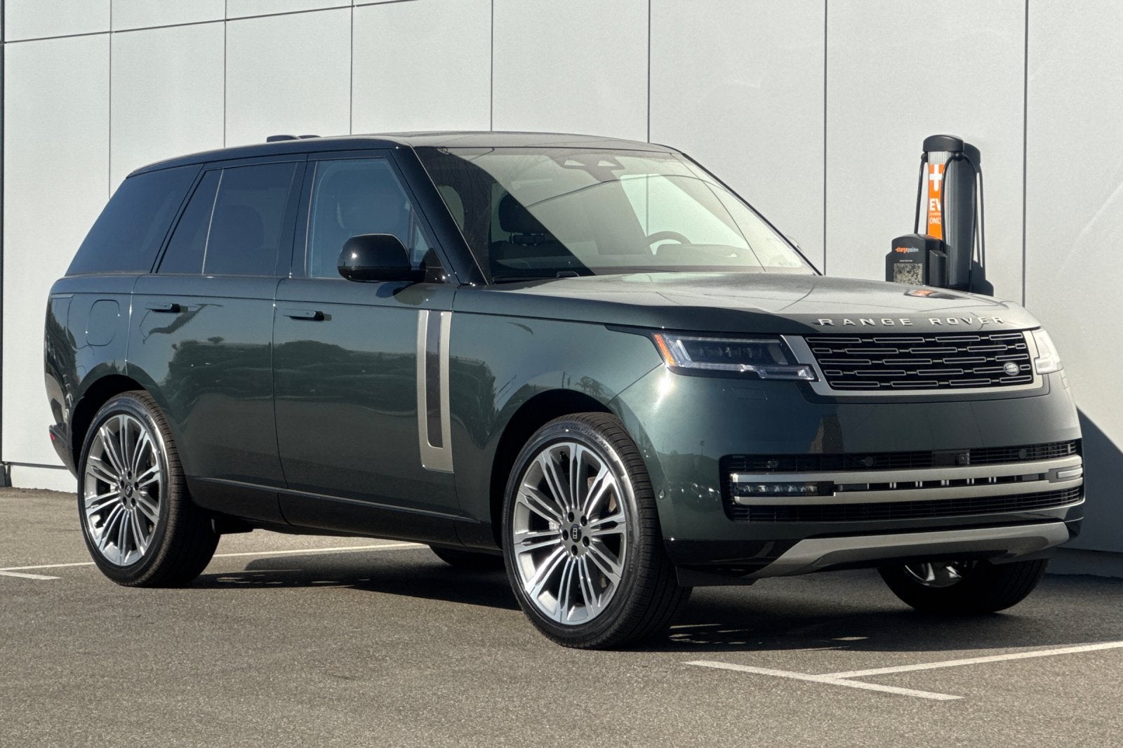2027 Land Rover Range Rover SE