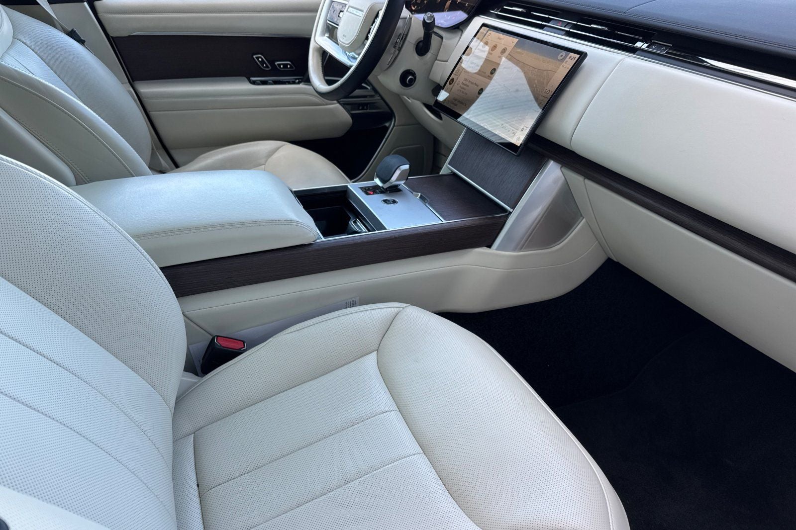 2025 Land Rover Range Rover SE