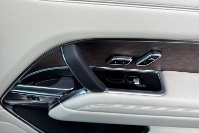 2025 Land Rover Range Rover SE