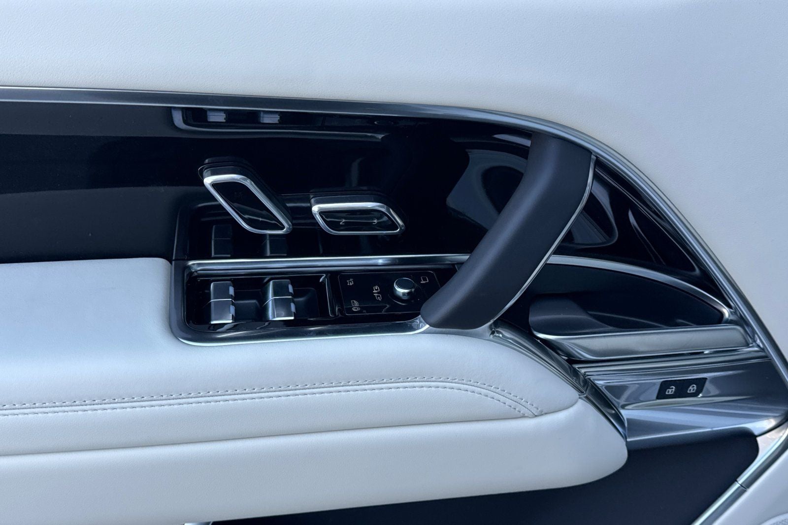 2026 Land Rover Range Rover SE