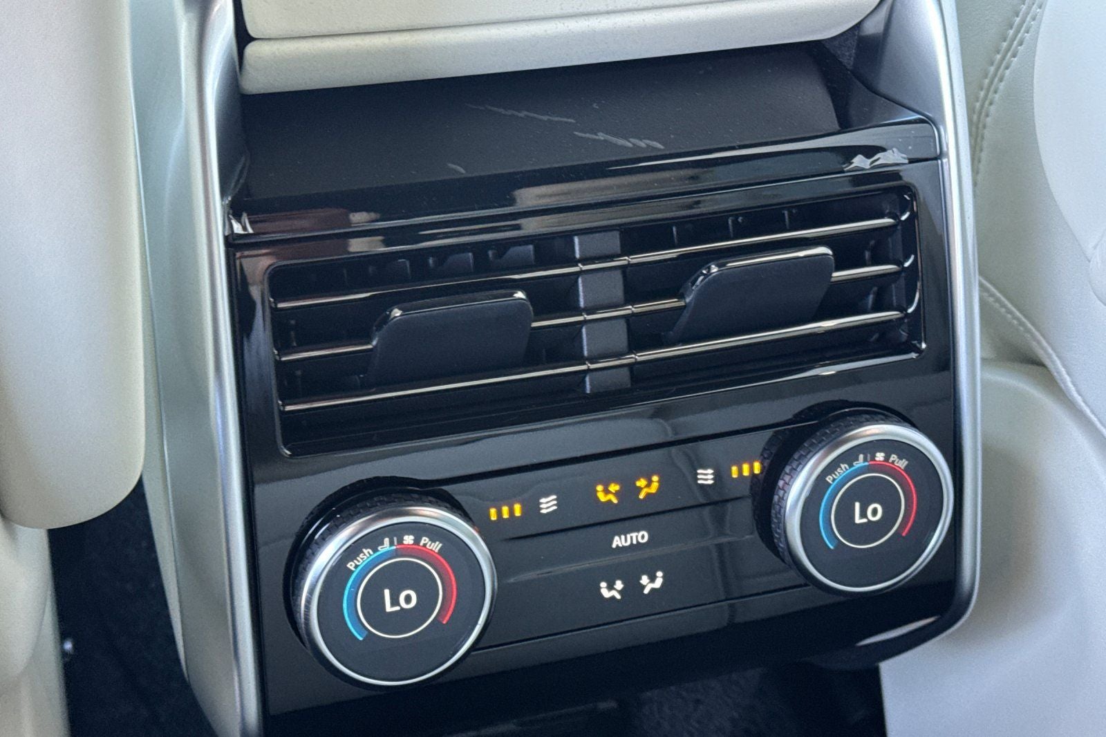 2026 Land Rover Range Rover SE