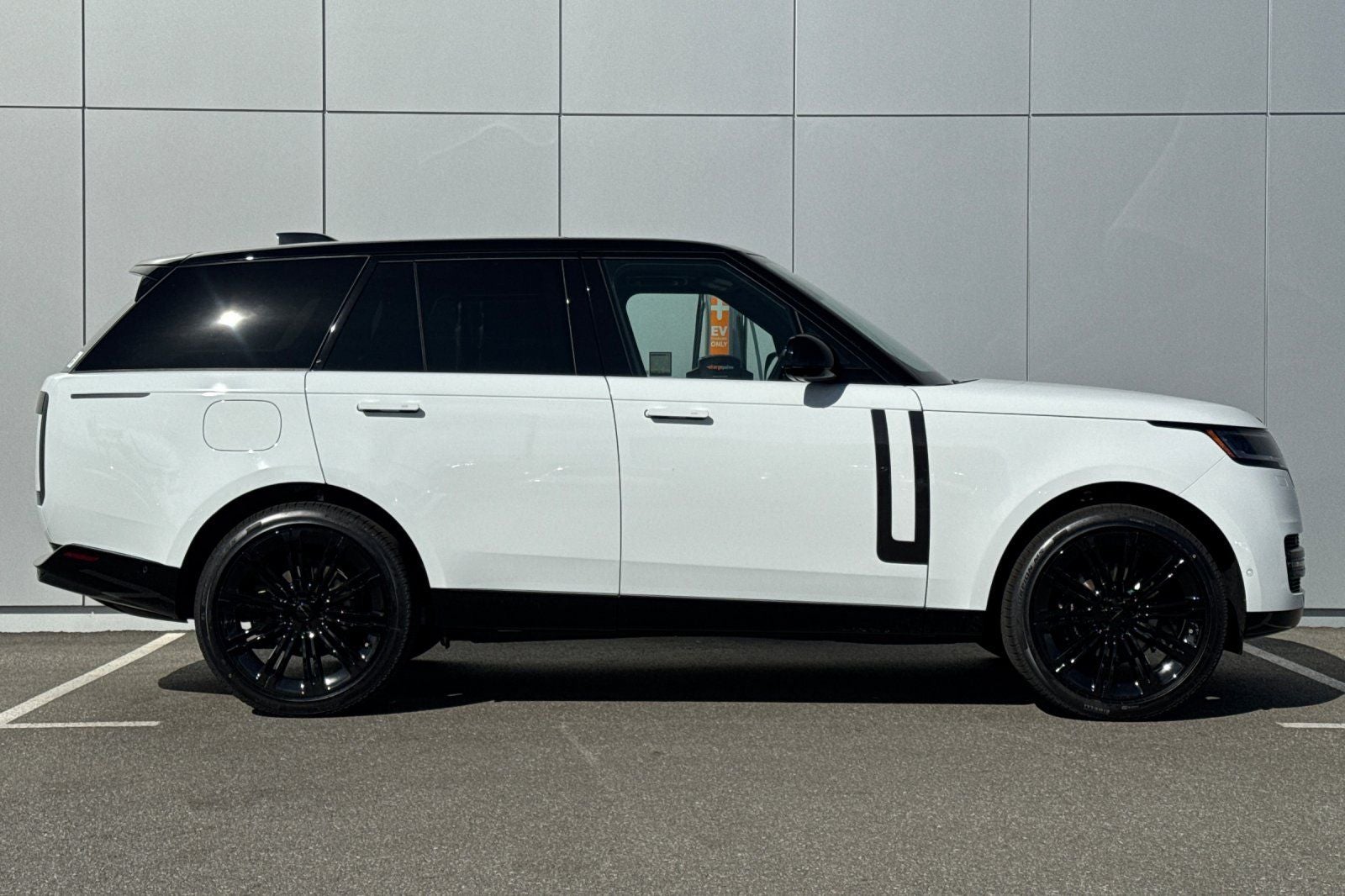 2026 Land Rover Range Rover SE