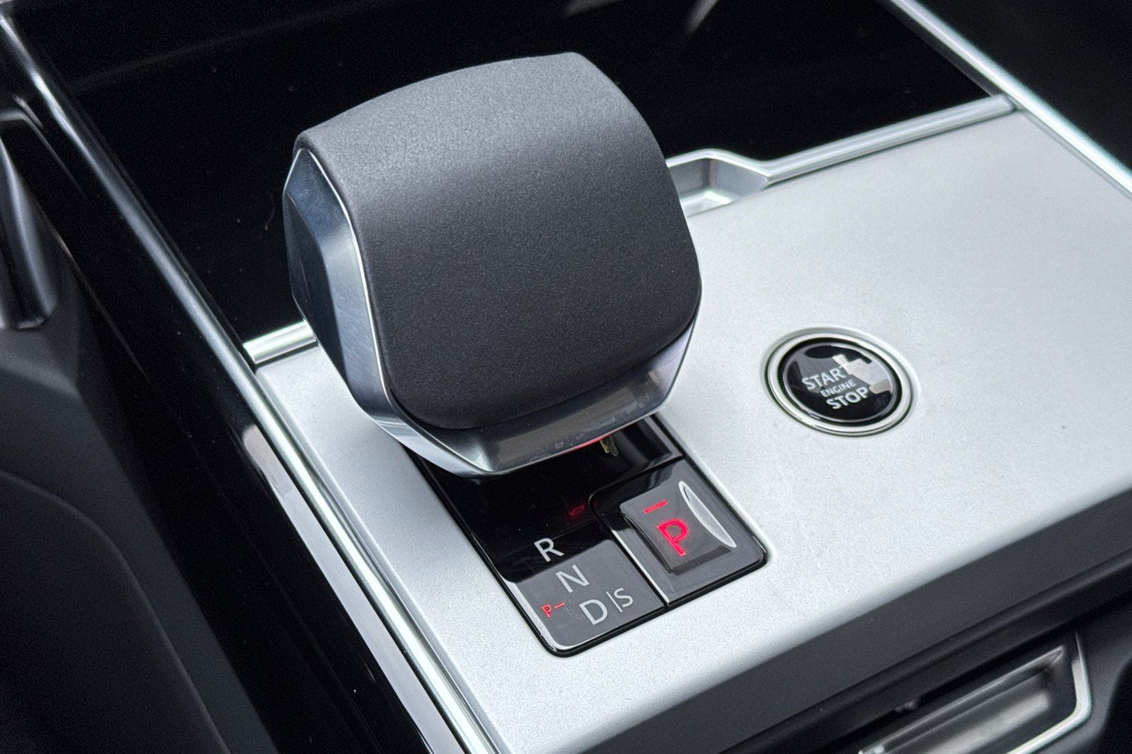 2026 Land Rover Range Rover SE
