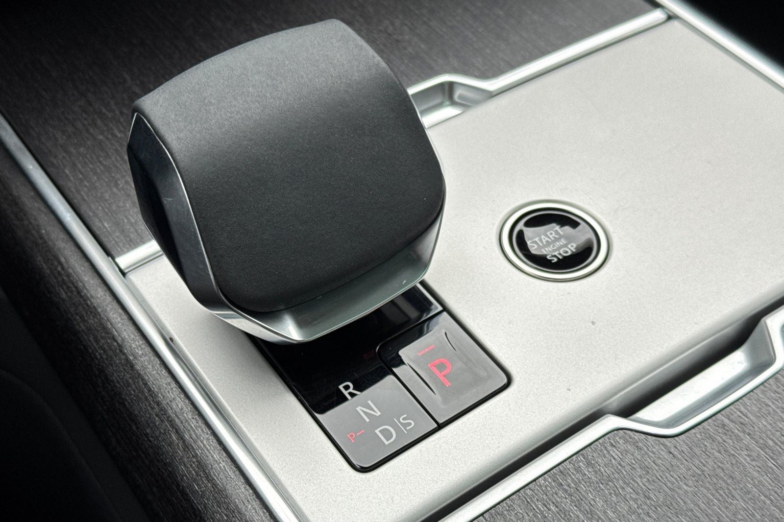 2024 Land Rover Range Rover SE
