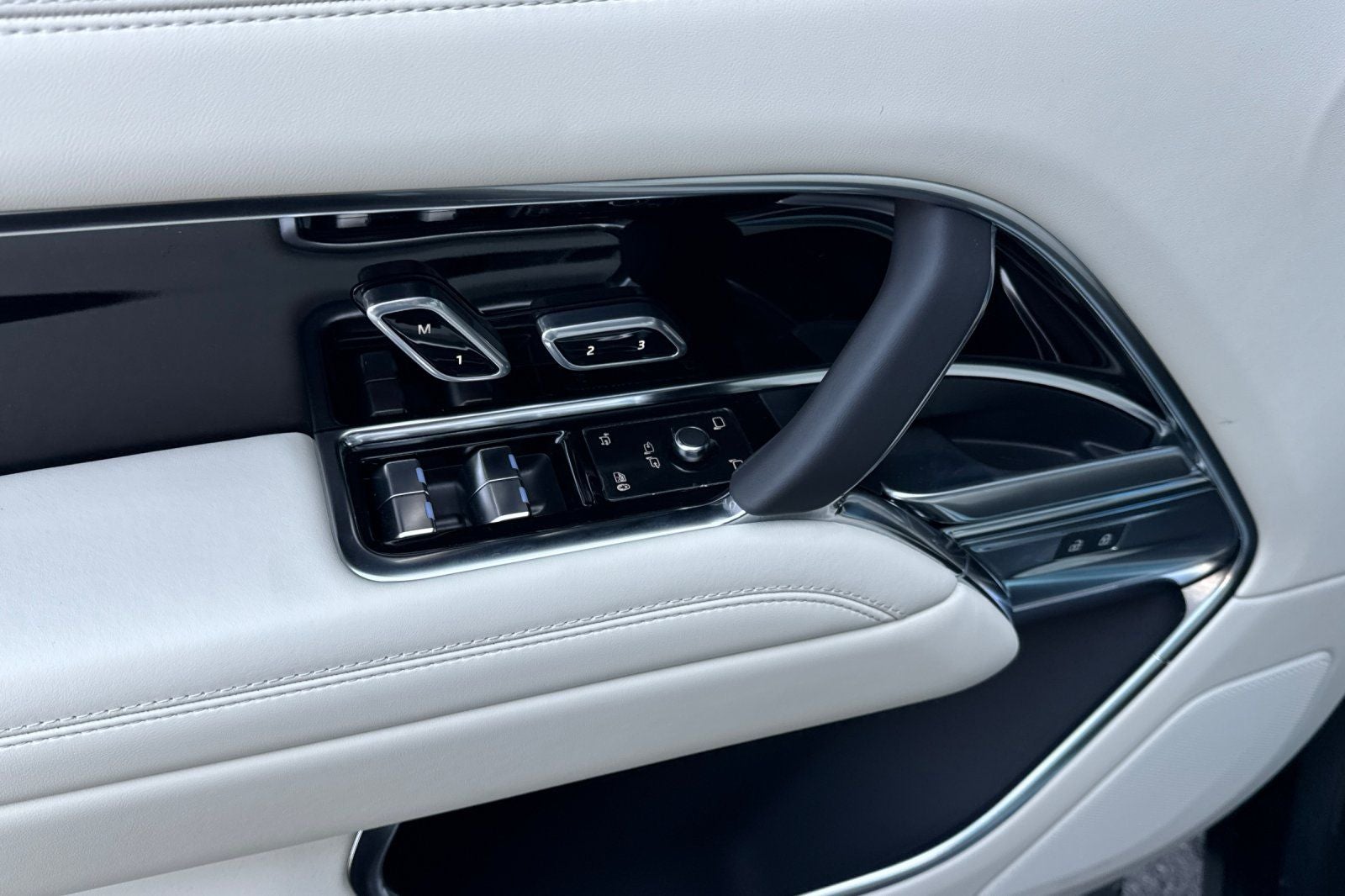 2026 Land Rover Range Rover SE
