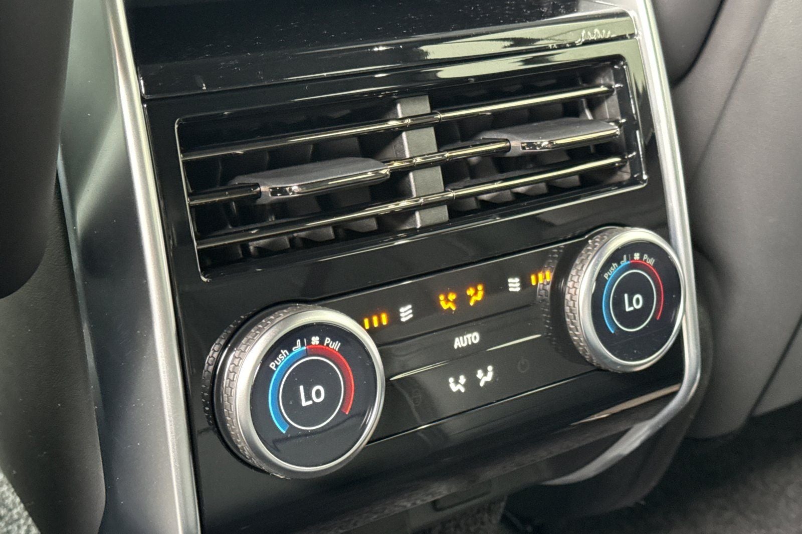 2026 Land Rover Range Rover SE