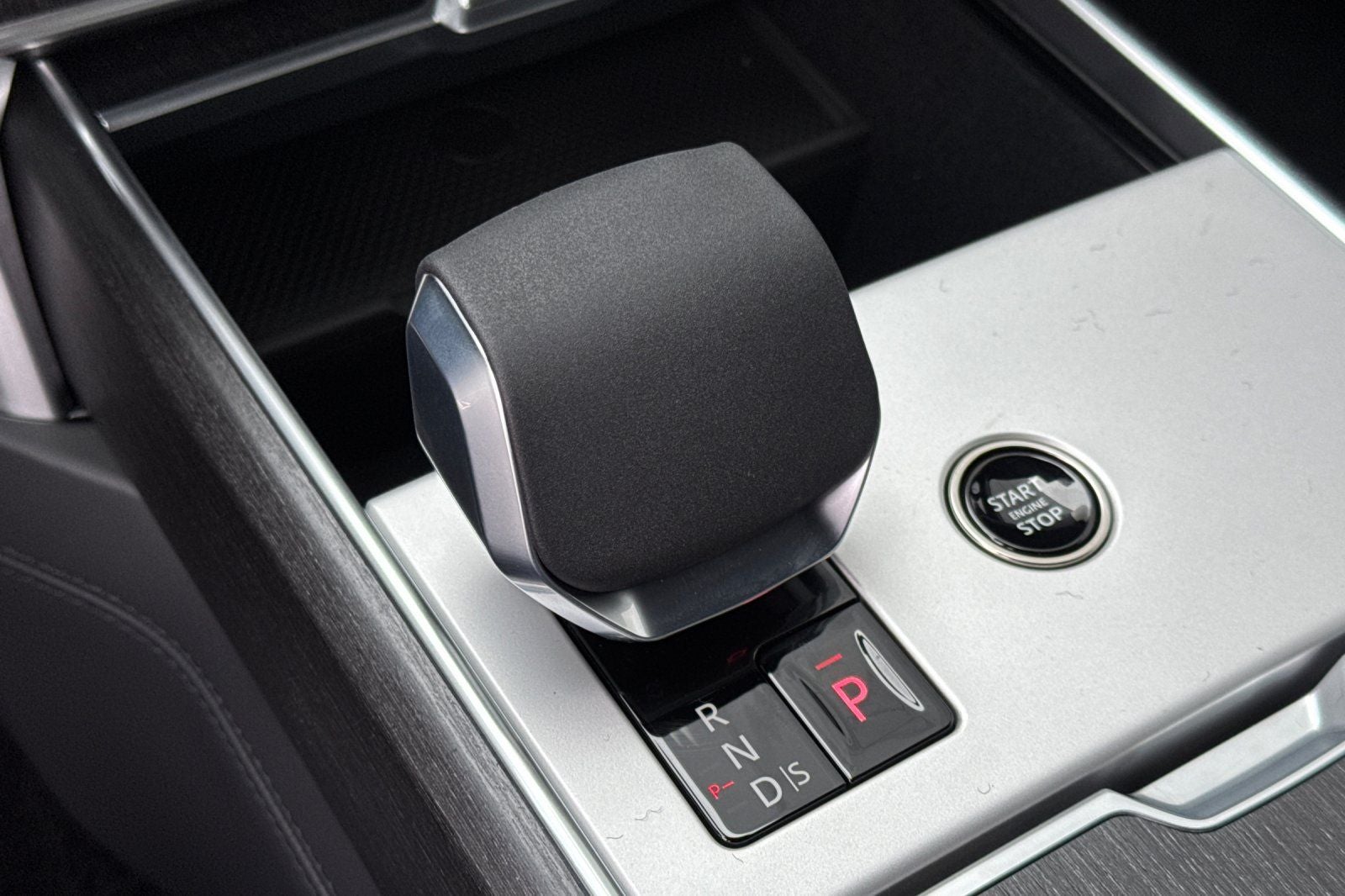 2026 Land Rover Range Rover SE