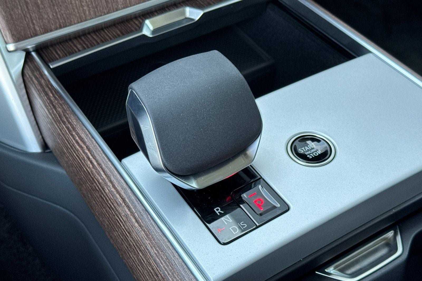 2026 Land Rover Range Rover SE