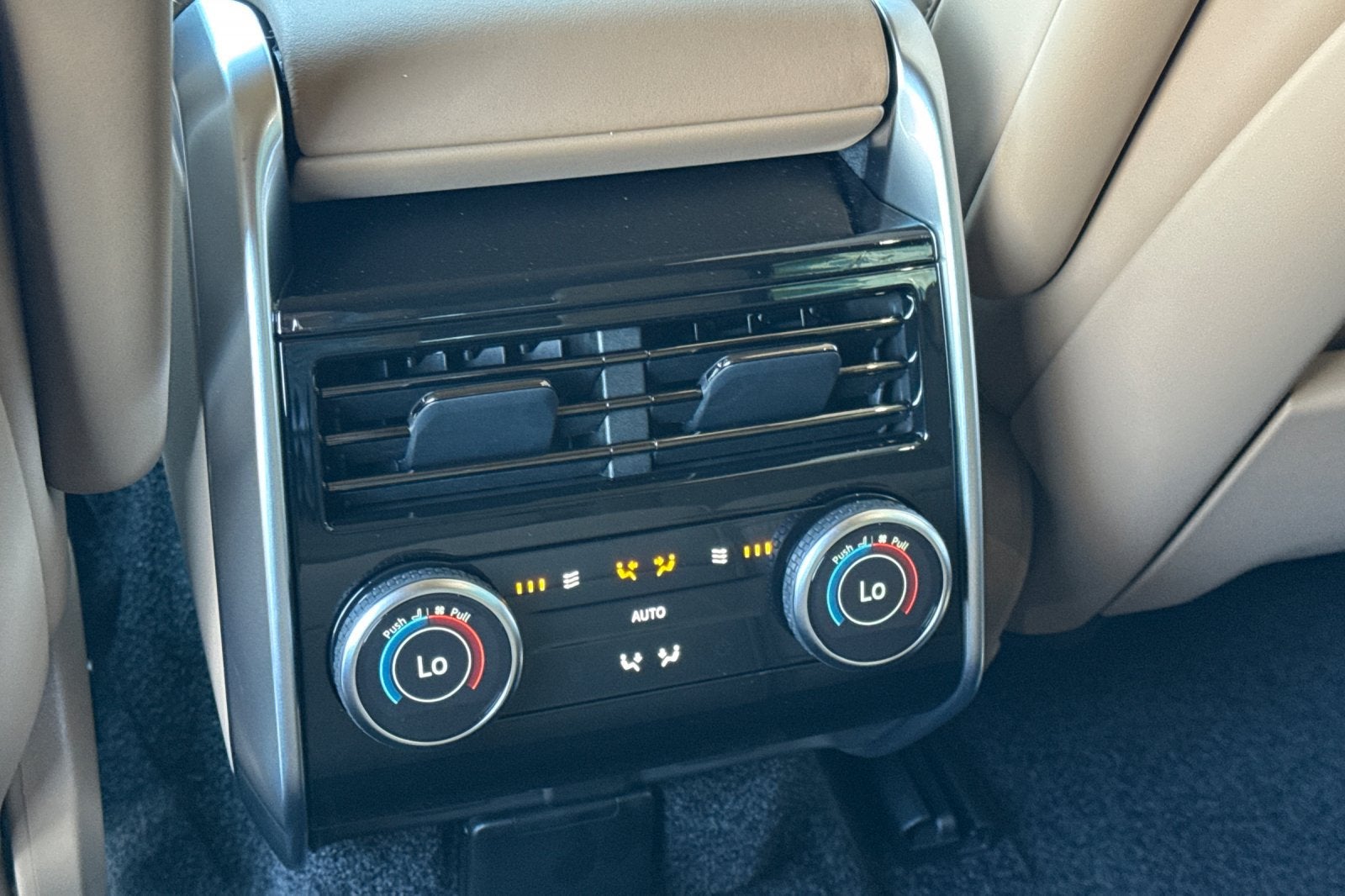 2027 Land Rover Range Rover SE