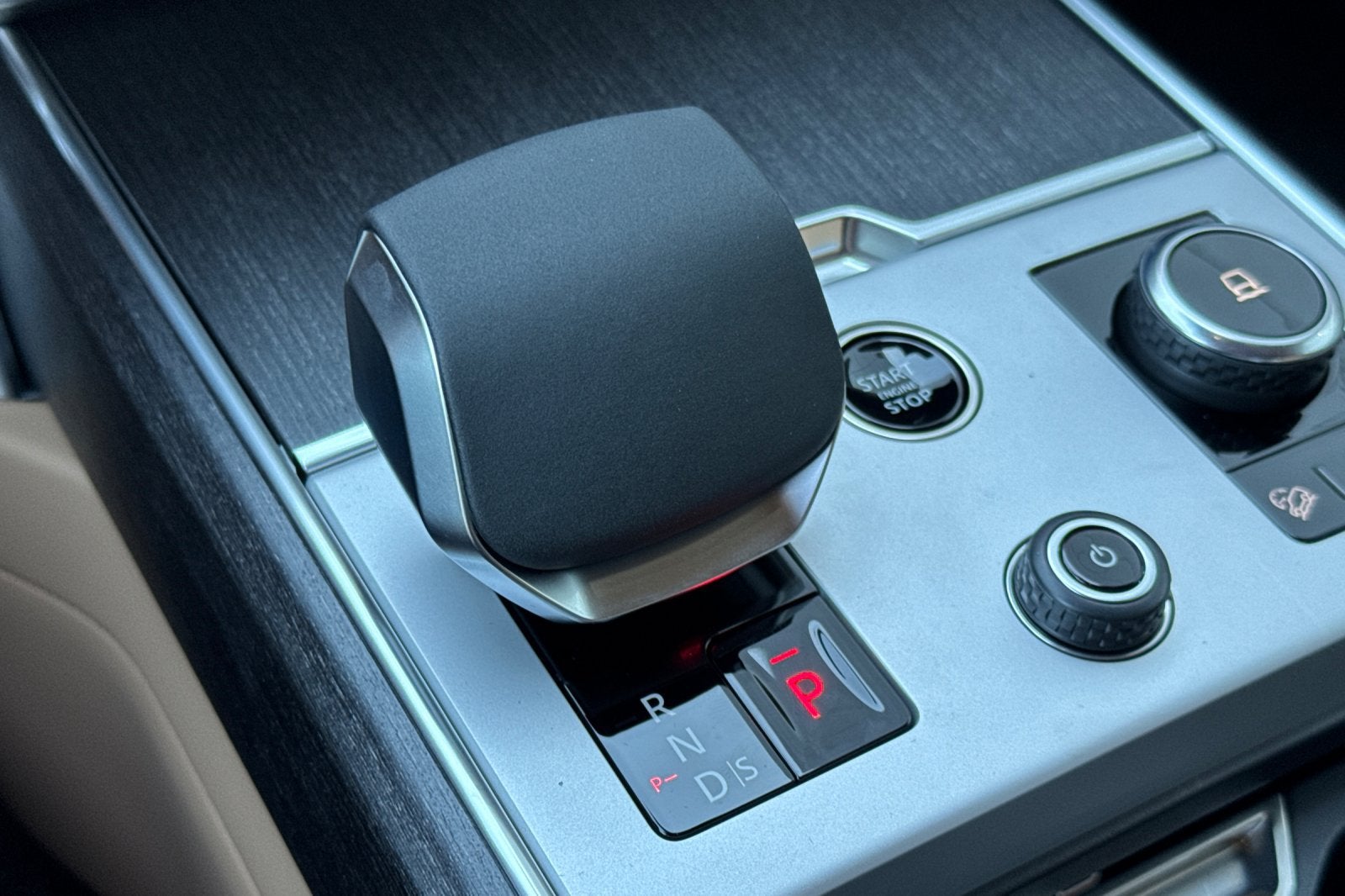 2027 Land Rover Range Rover SE