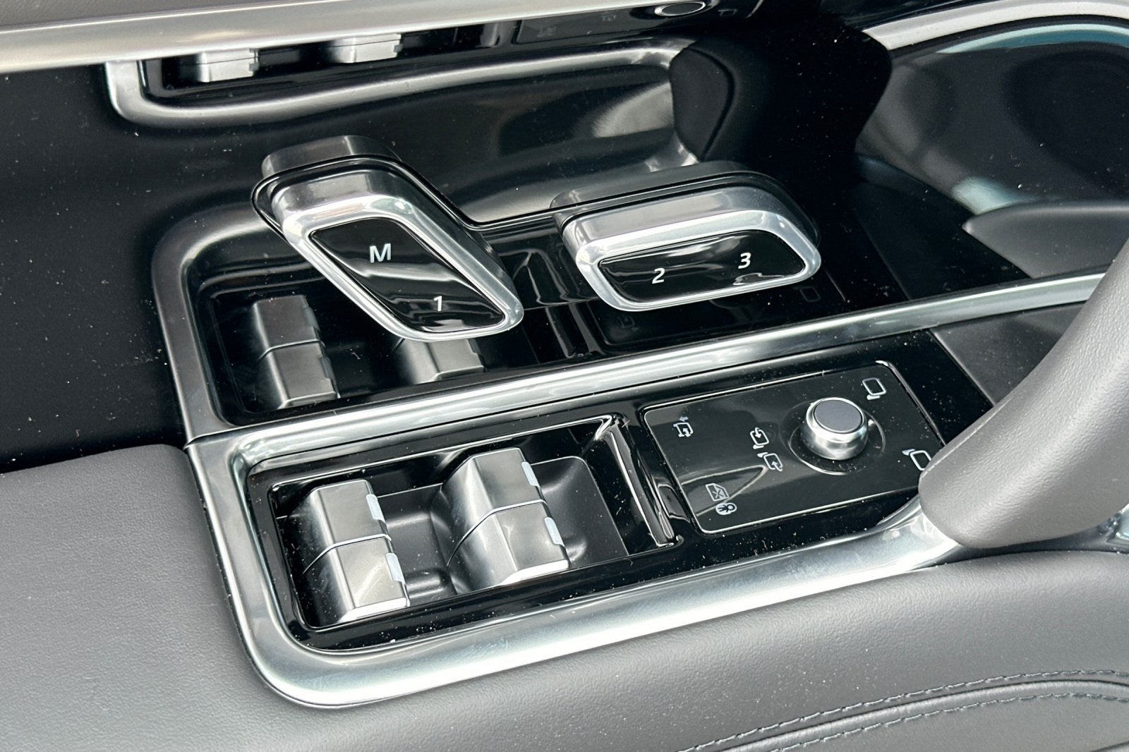 2025 Land Rover Range Rover SE LWB