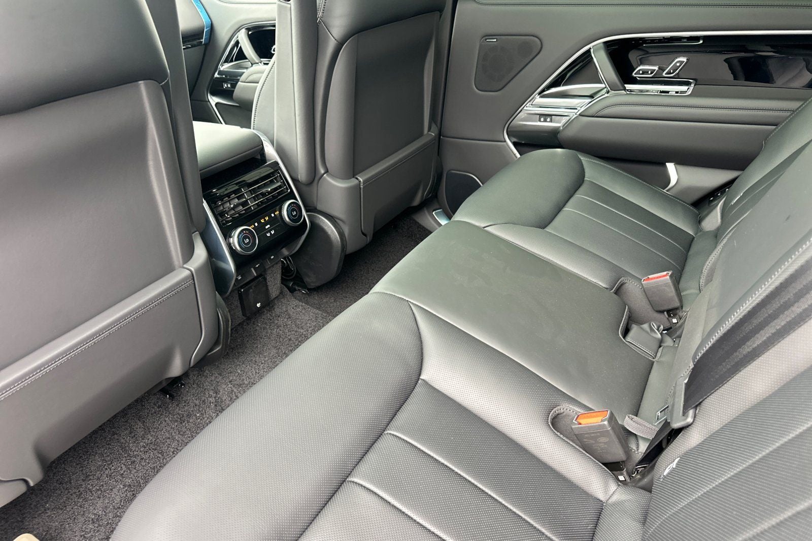 2025 Land Rover Range Rover SE LWB