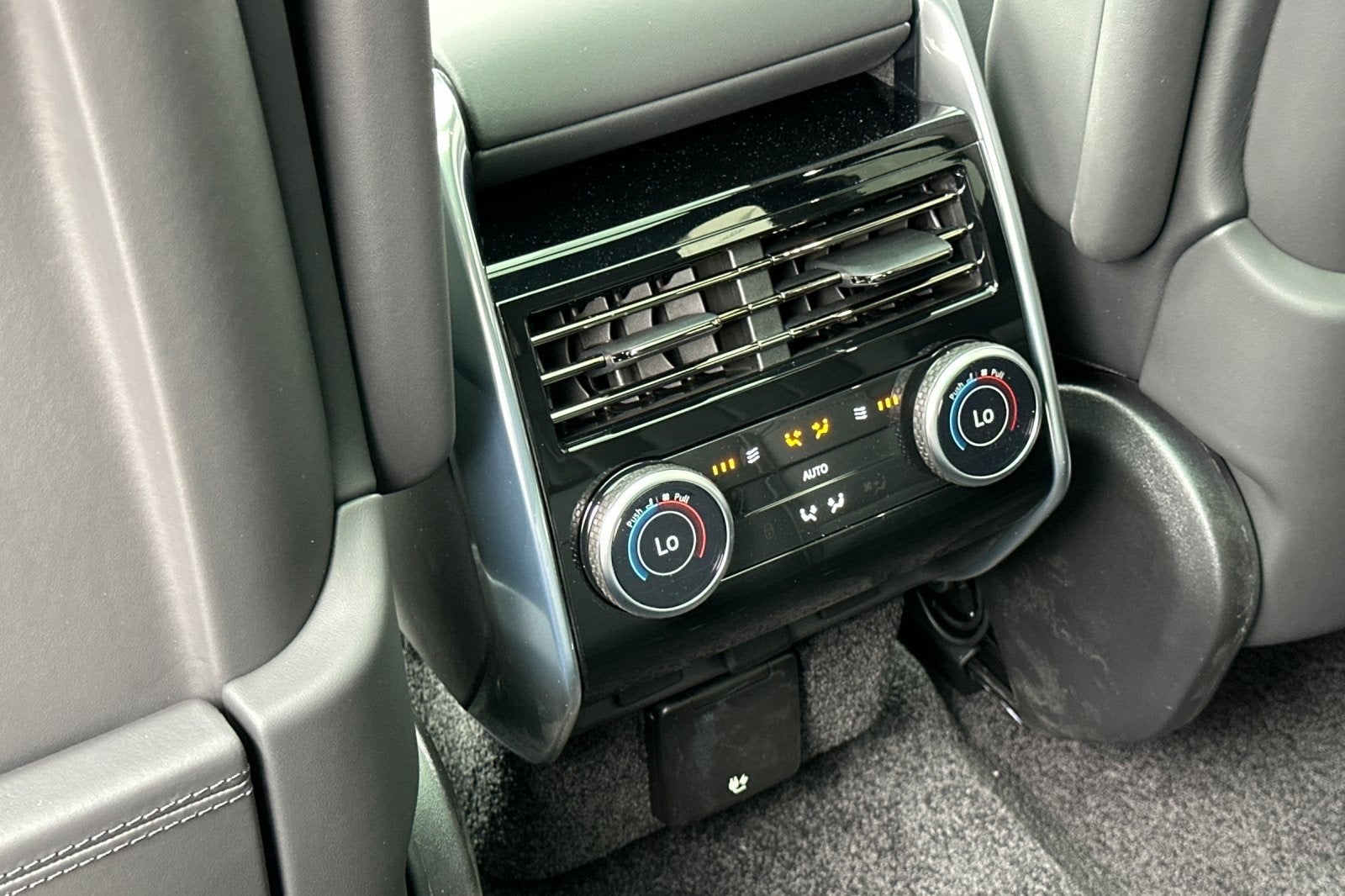 2025 Land Rover Range Rover SE LWB