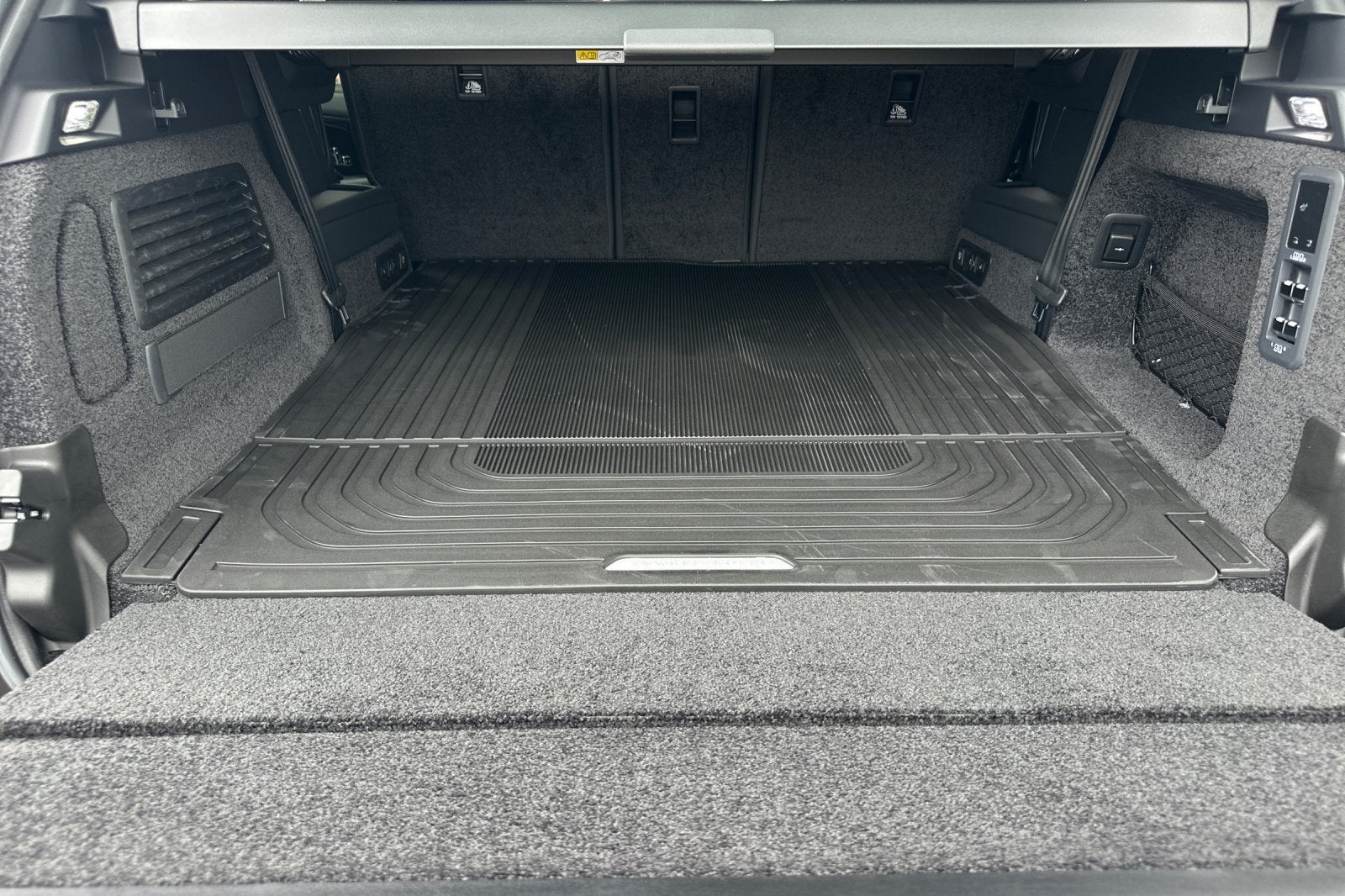 2025 Land Rover Range Rover SE LWB