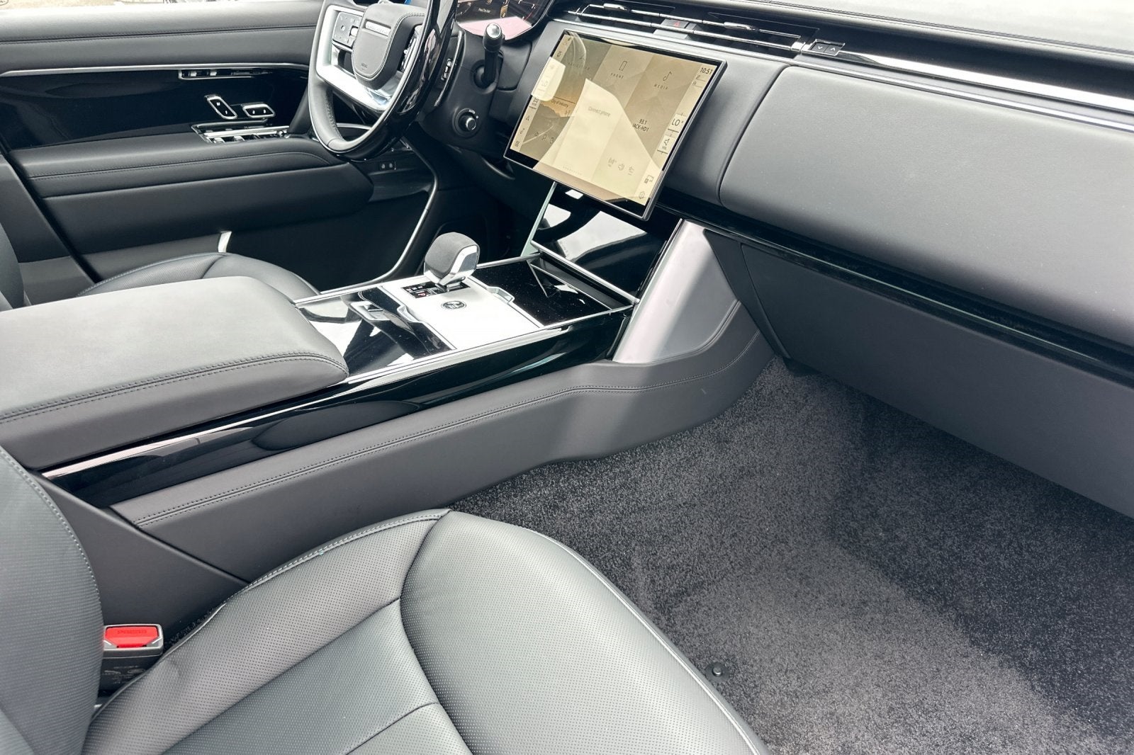 2025 Land Rover Range Rover SE LWB