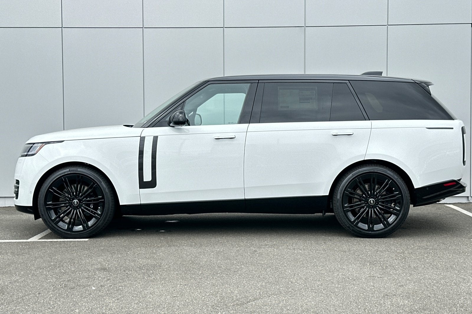 2025 Land Rover Range Rover SE LWB