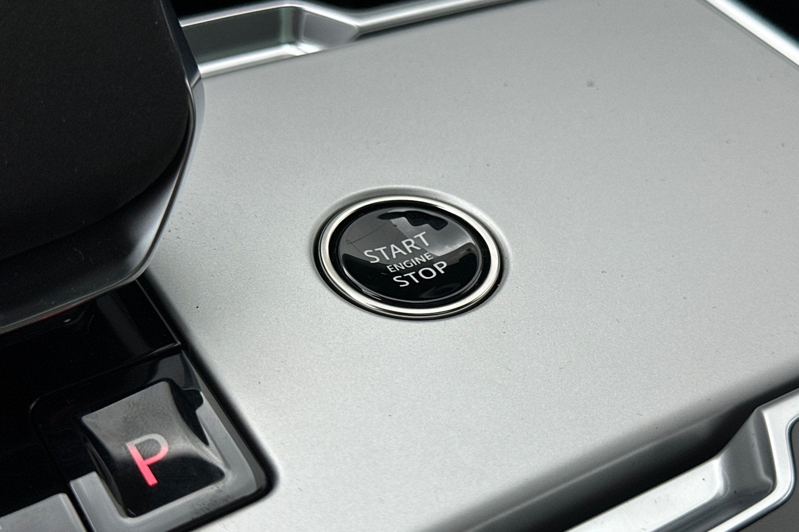 2025 Land Rover Range Rover SE LWB