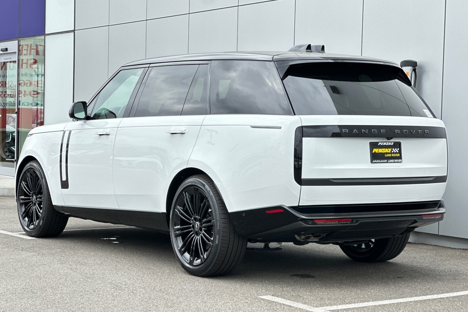 2025 Land Rover Range Rover SE LWB