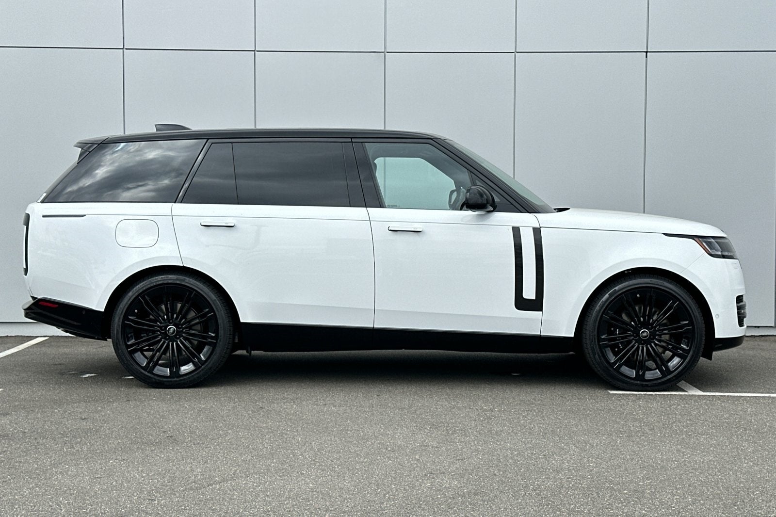 2025 Land Rover Range Rover SE LWB