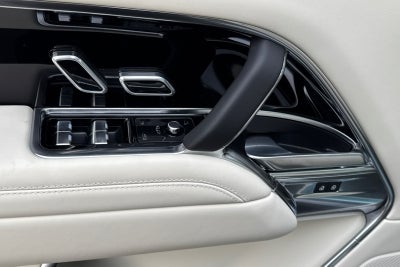 2025 Land Rover Range Rover SE LWB