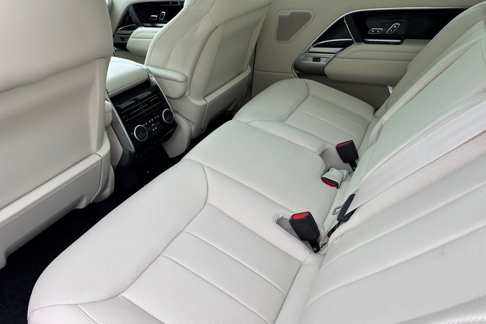 2025 Land Rover Range Rover SE LWB