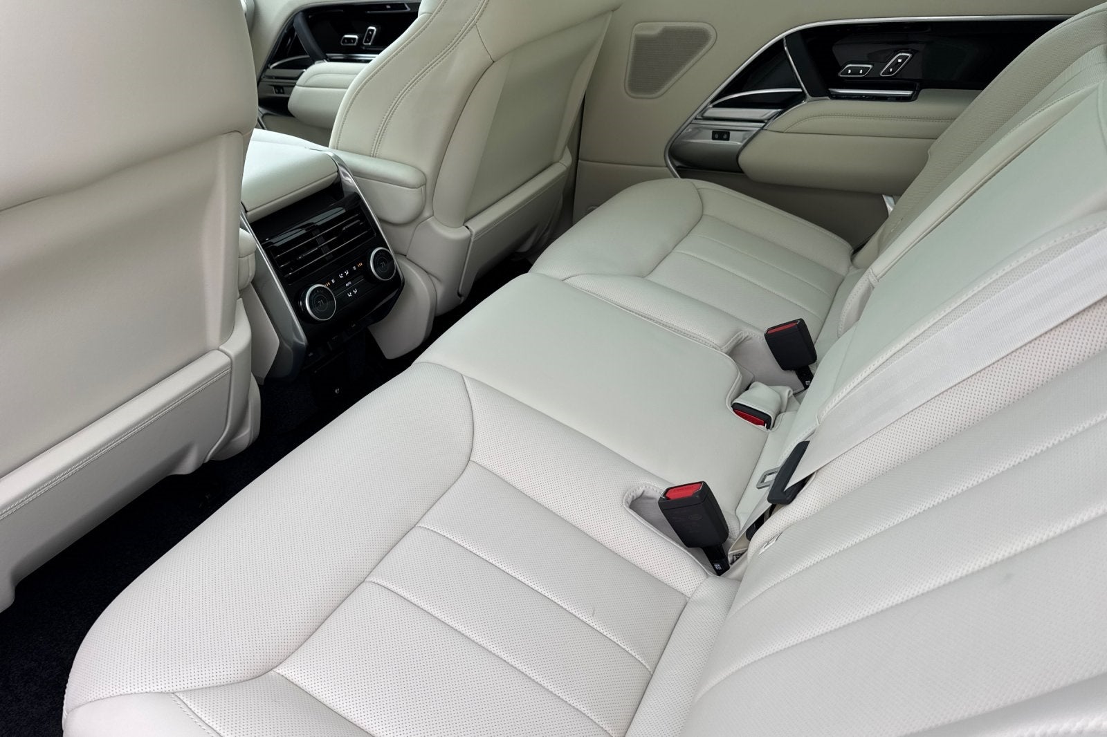 2025 Land Rover Range Rover SE LWB