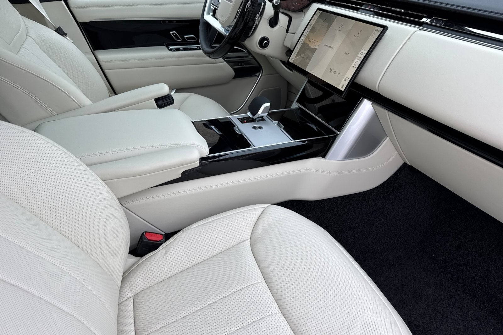 2025 Land Rover Range Rover SE LWB