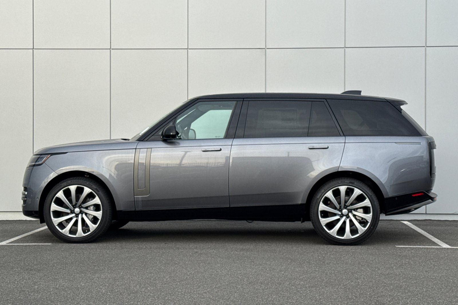 2025 Land Rover Range Rover SE LWB