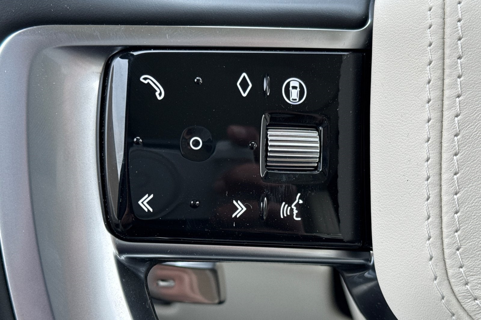 2025 Land Rover Range Rover SE LWB