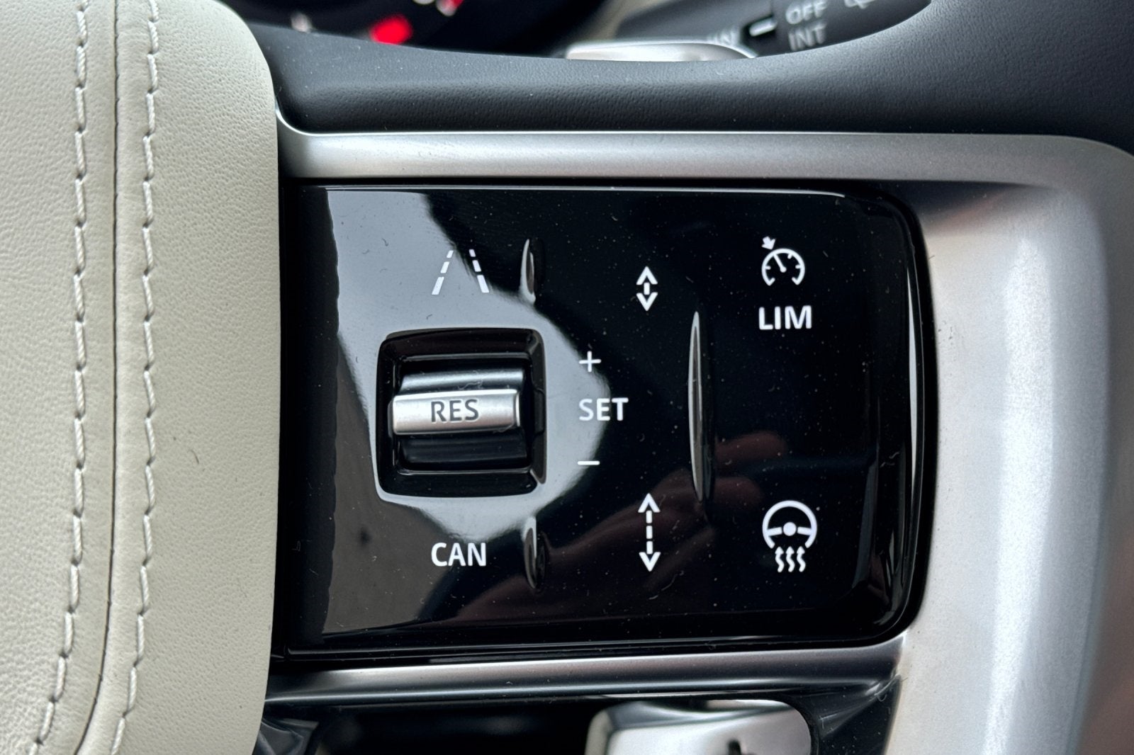 2025 Land Rover Range Rover SE LWB