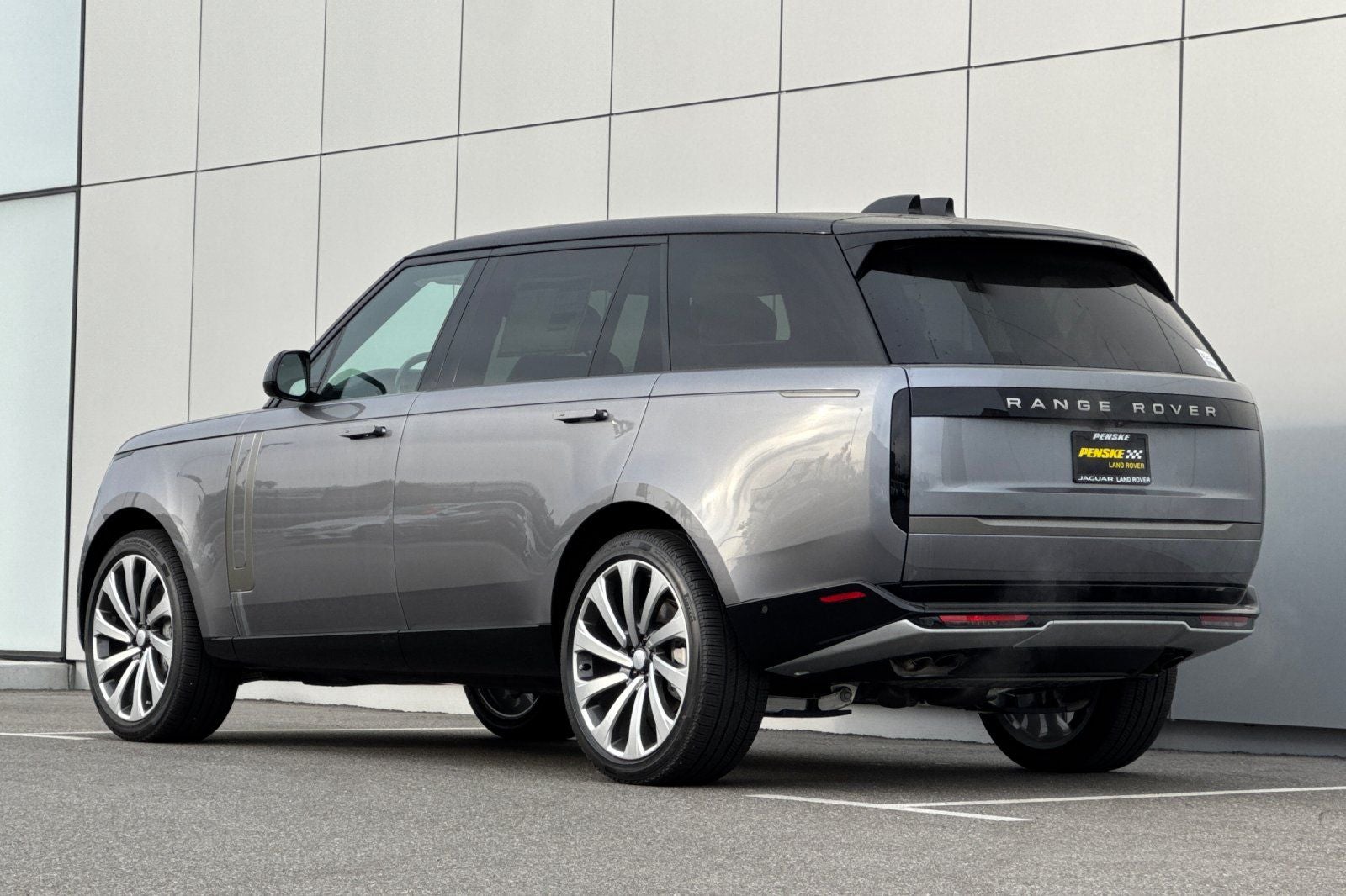 2025 Land Rover Range Rover SE LWB