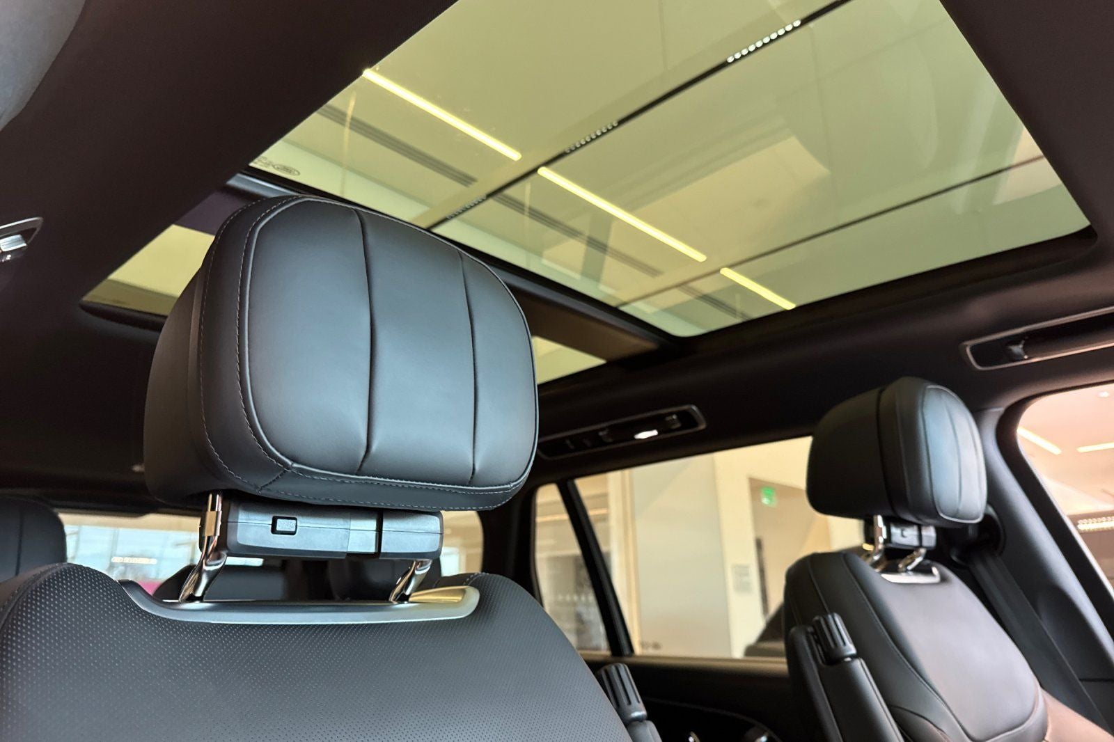 2026 Land Rover Range Rover SE LWB