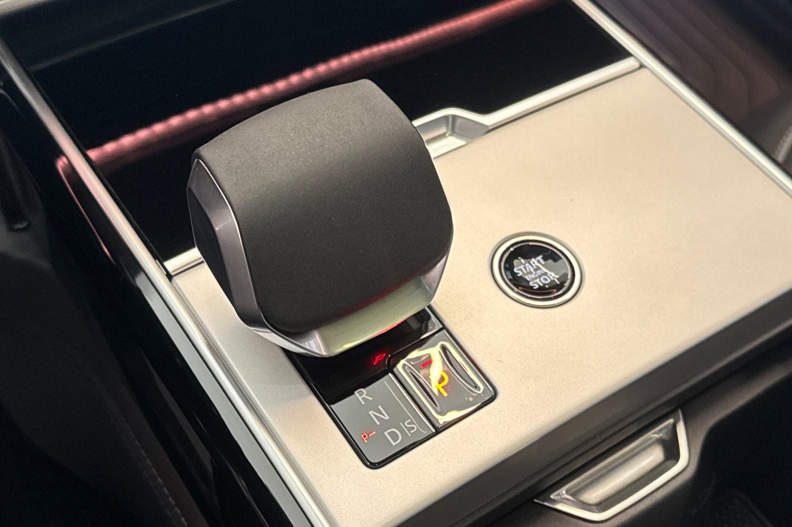 2026 Land Rover Range Rover SE LWB