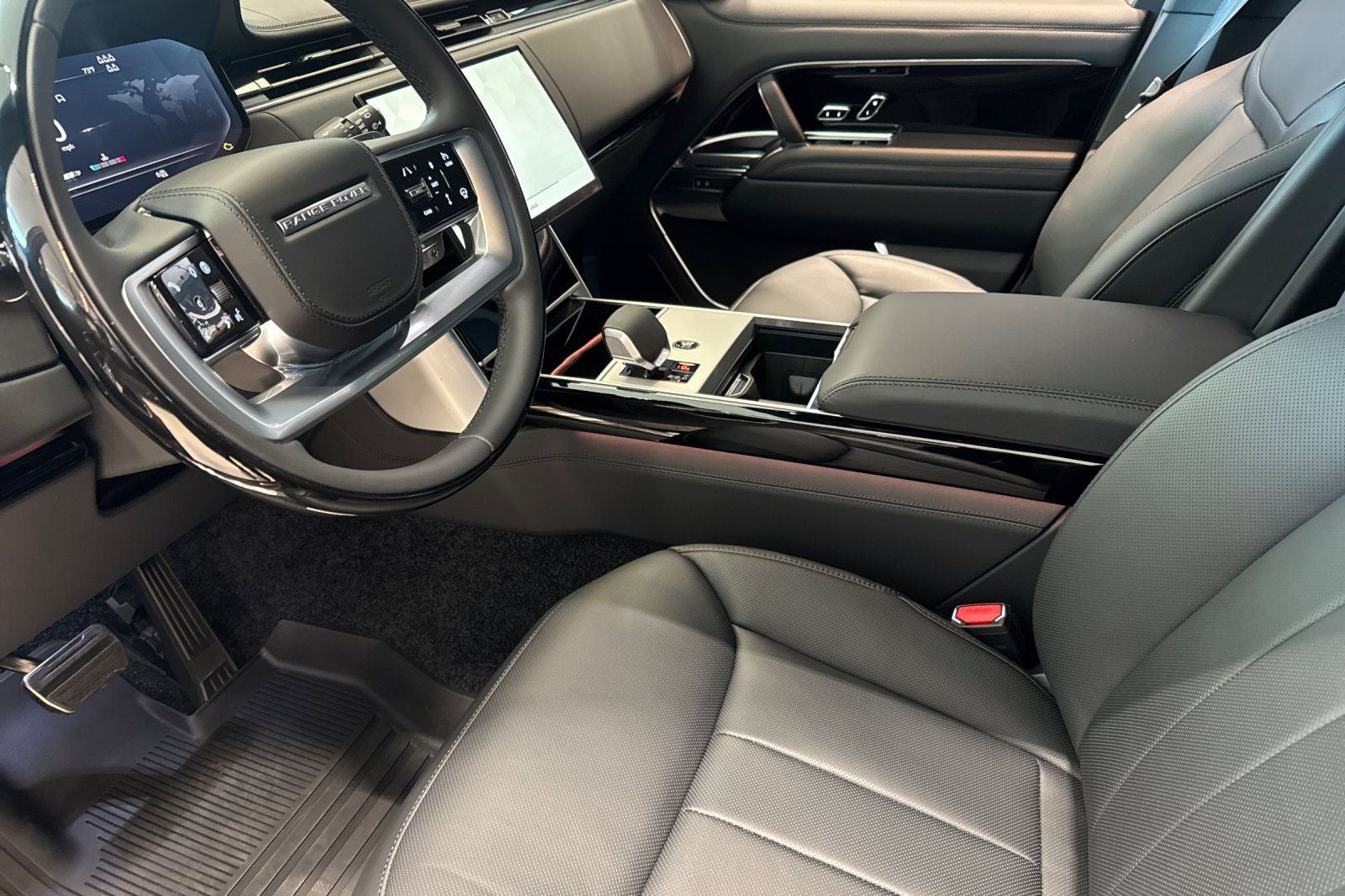 2026 Land Rover Range Rover SE LWB