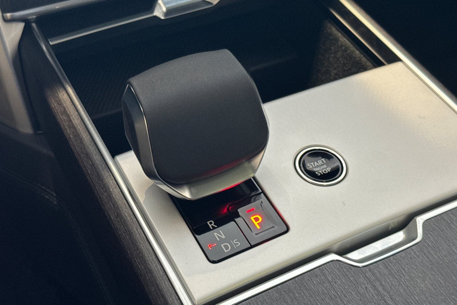 2026 Land Rover Range Rover SE LWB