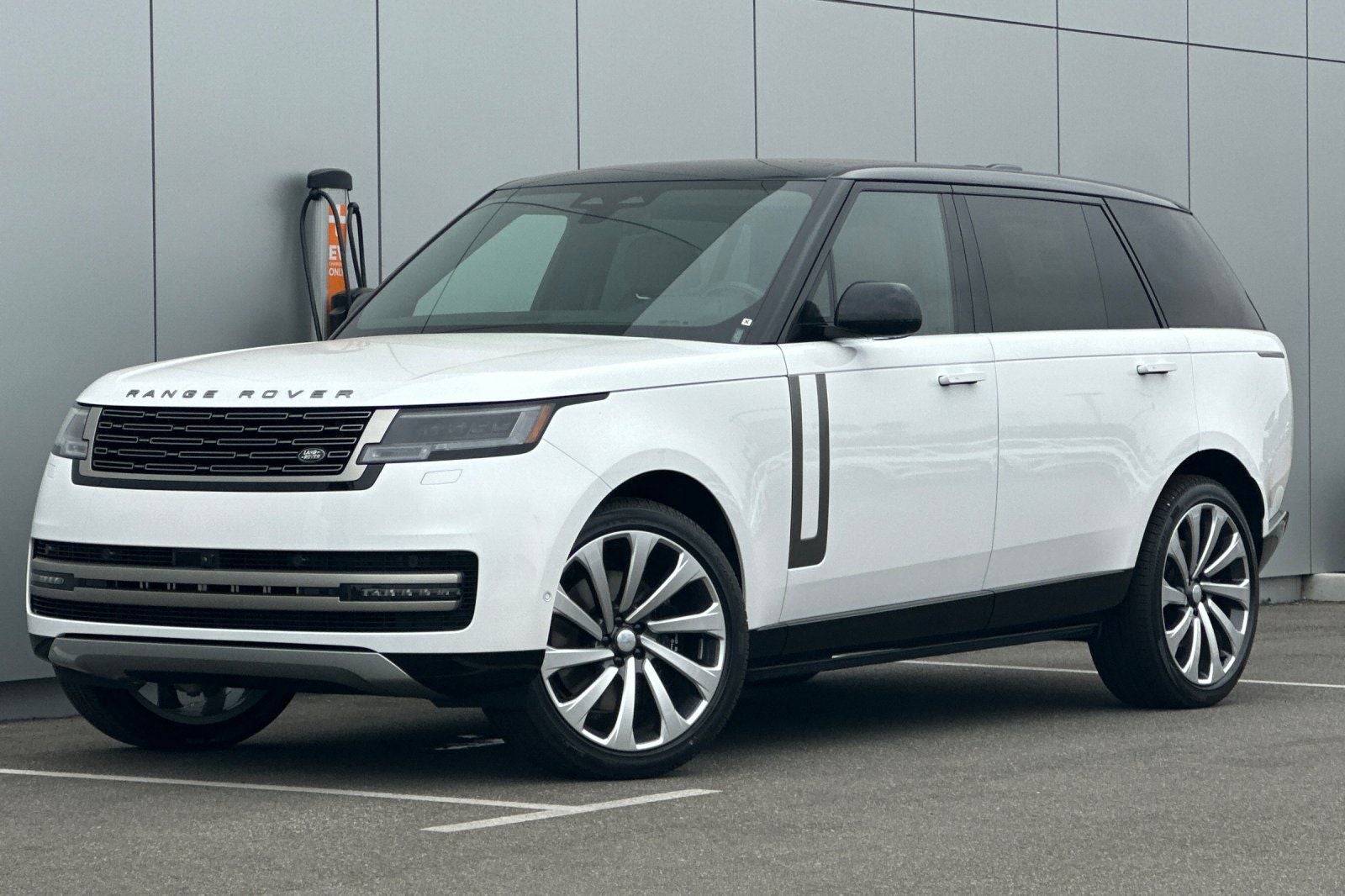 2025 Land Rover Range Rover SE LWB