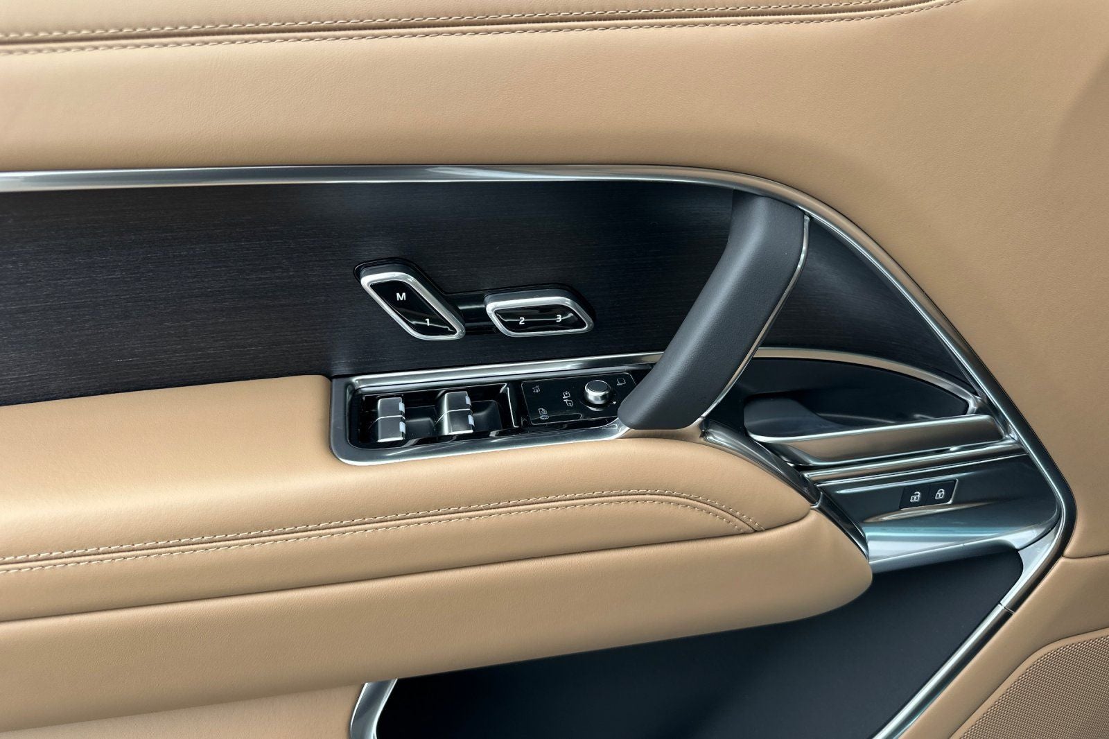 2025 Land Rover Range Rover SE LWB