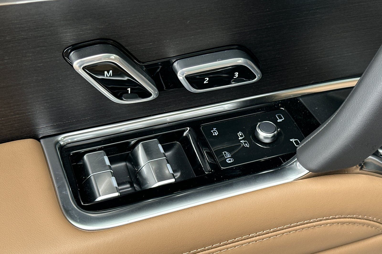 2025 Land Rover Range Rover SE LWB